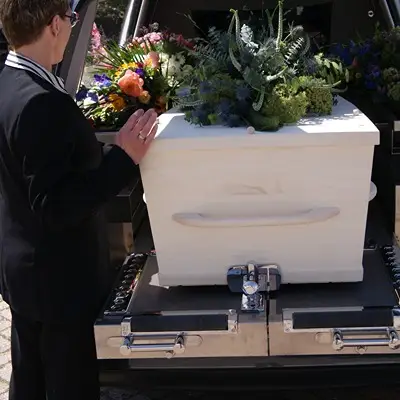 Tabitha Stegenga uitvaartbegeleider