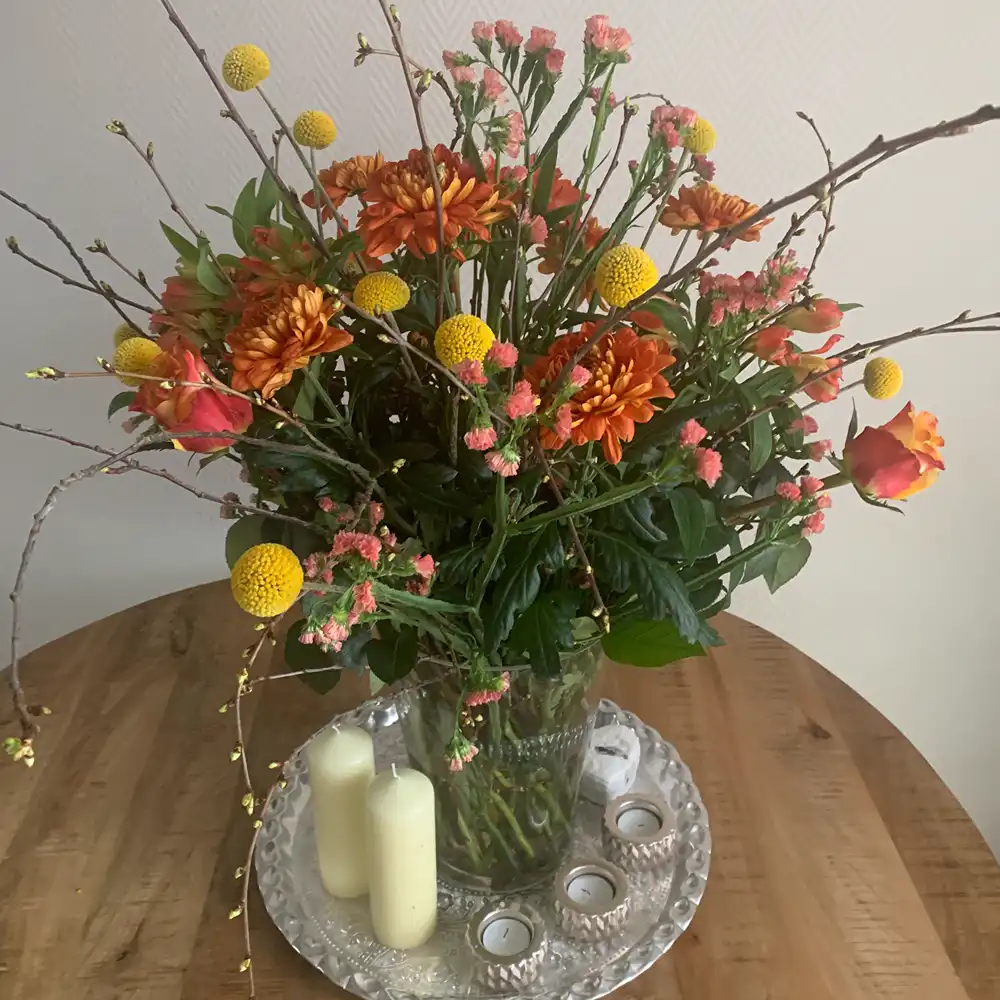 Bloemen op de kist